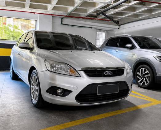 FORD FOCUS 2.0 GLX SEDAN 16V FLEX 4P AUTOMÁTICO FORD FOCUS 2.0 GLX SEDAN 16V FLEX 4P AUTOMÁTICO